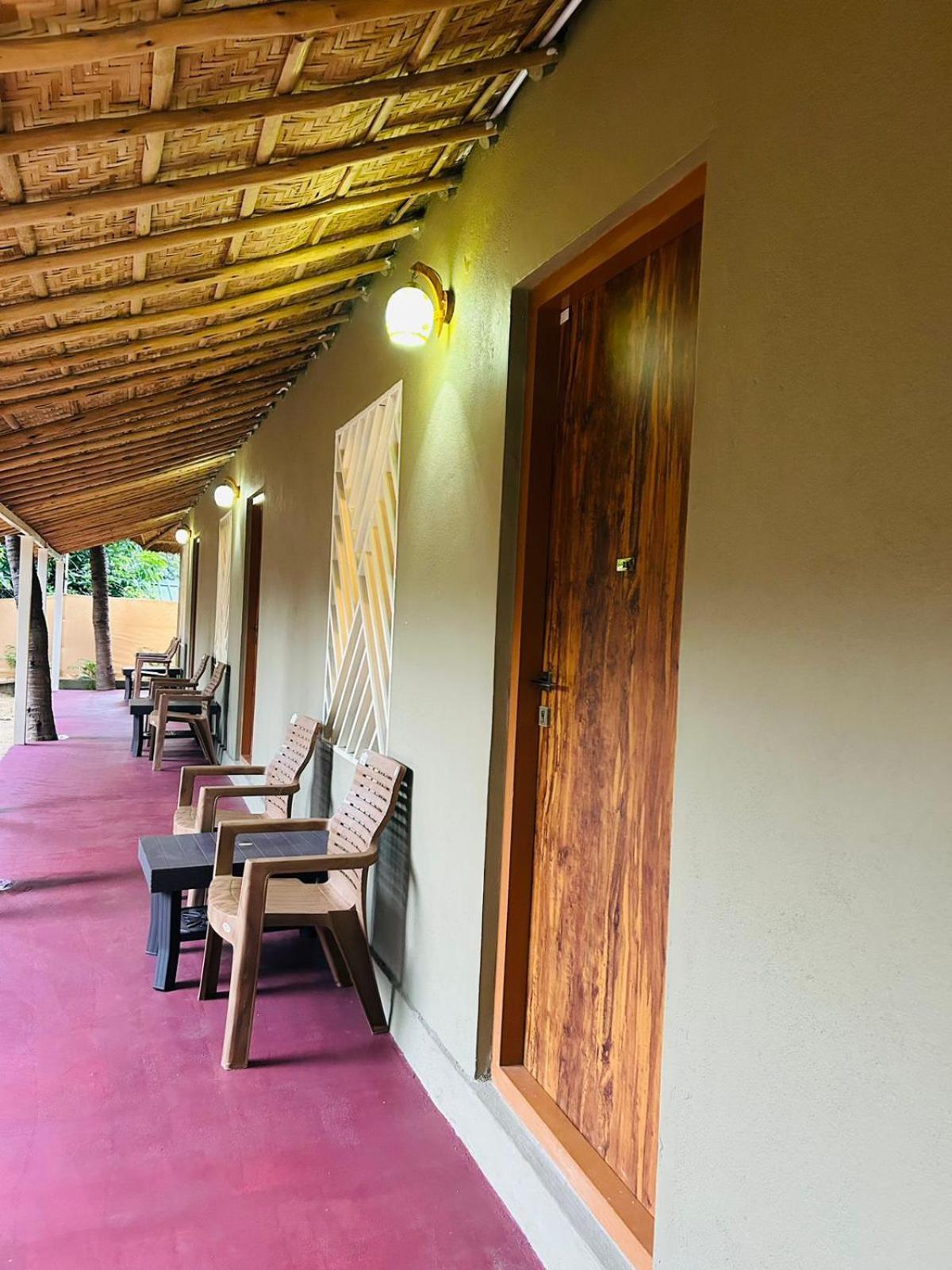 Hampi Village Resort & Tutti Cafe Exterior foto