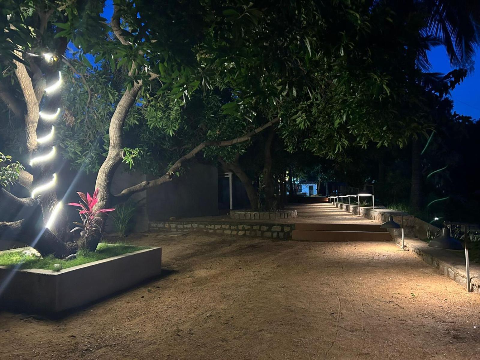 Hampi Village Resort & Tutti Cafe Exterior foto