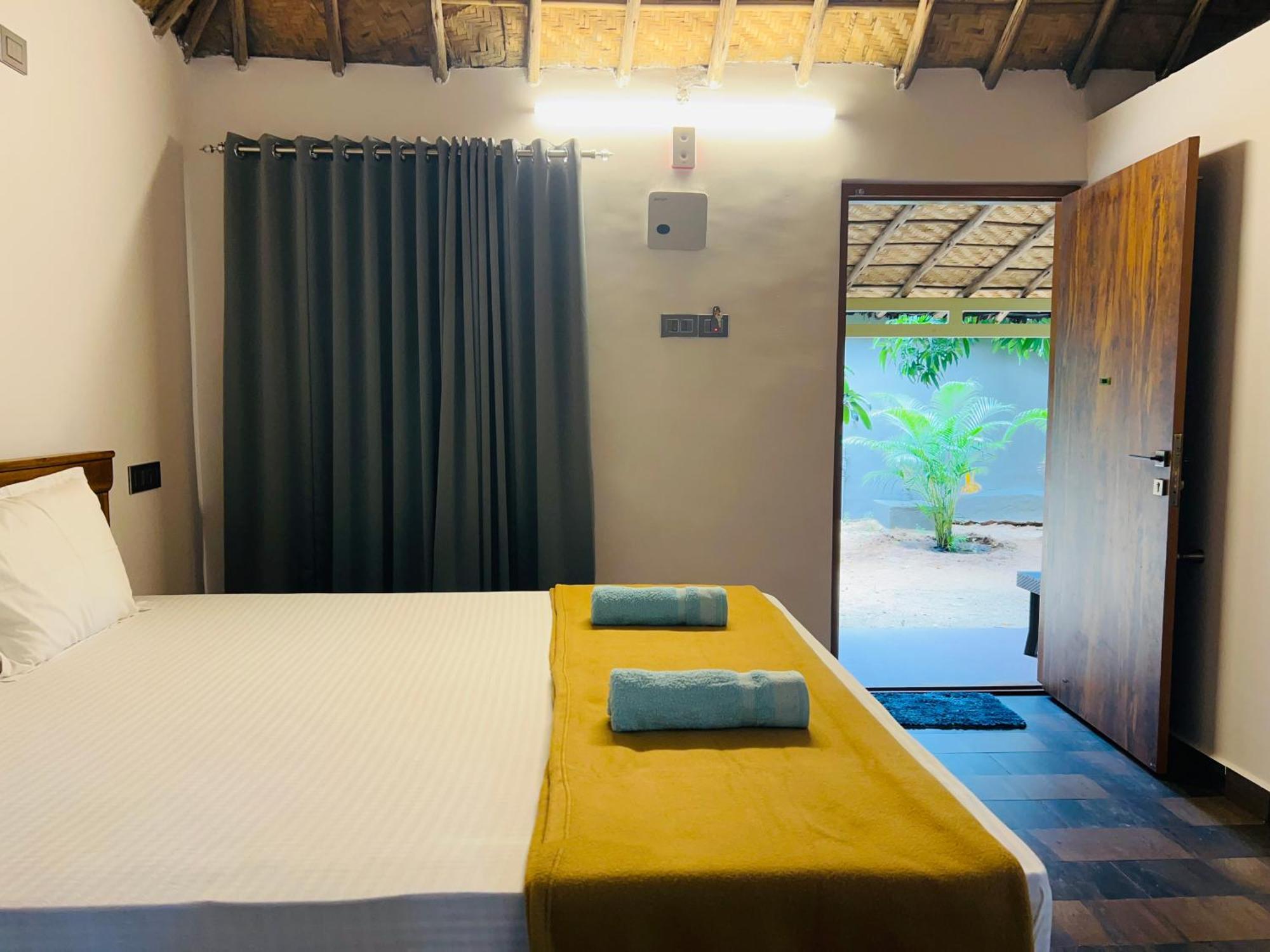 Hampi Village Resort & Tutti Cafe Exterior foto