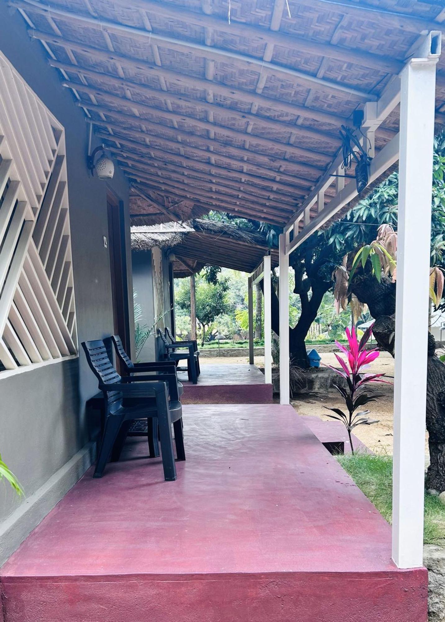 Hampi Village Resort & Tutti Cafe Exterior foto